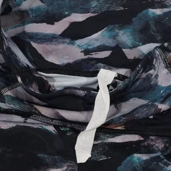 Lululemon Legging Size 4 With Pockets. - Picture 6 of 10